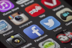 Social Media (Twitter, Facebook, Google+) in a Psychological Practice